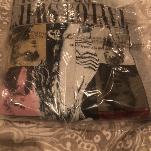 Taylor Swift BRAND NEW IN PACKAGING Official The Eras Tour Grey Crewneck Medium - Picture 3 of 3
